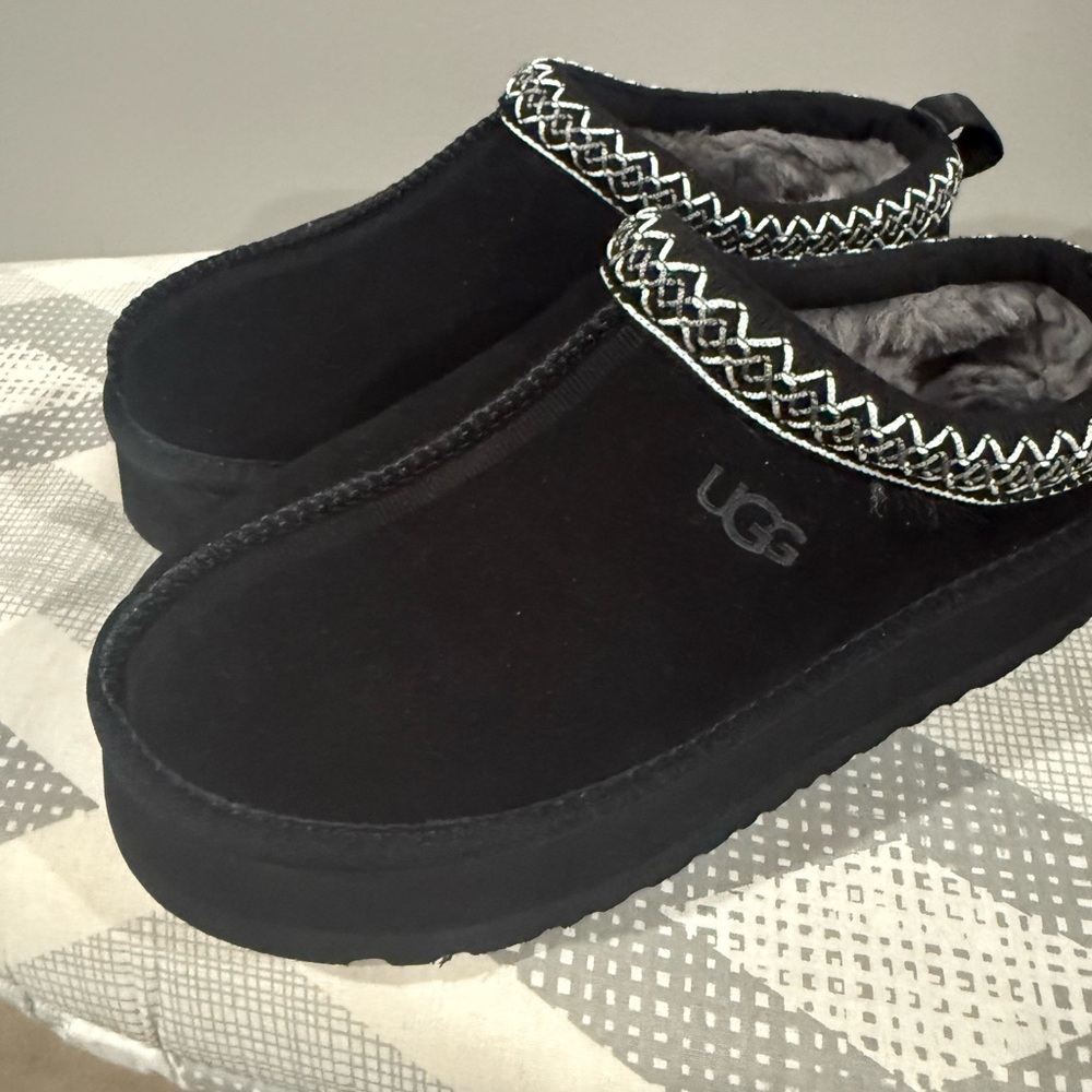 UGG Black Slippers with Geometric Trim